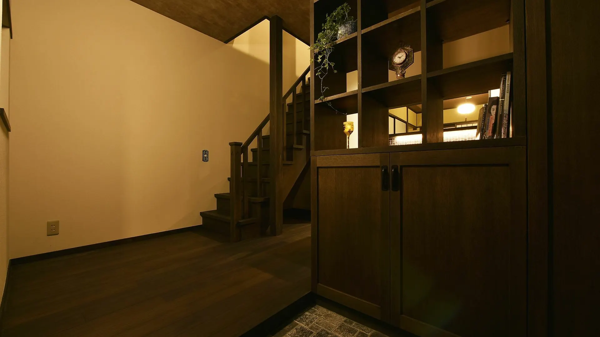 Eigetsu West East Apartment Kyoto Japan