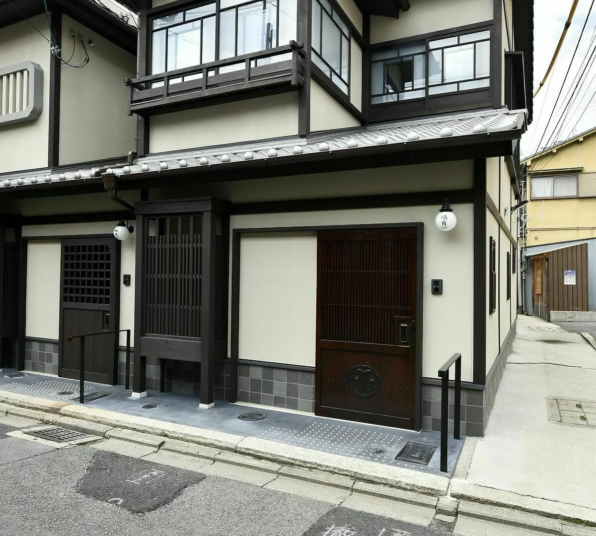 Eigetsu West East Apartment Kyoto Japan